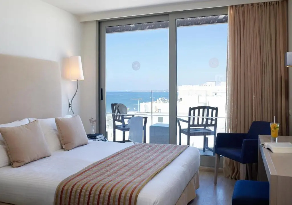 Double room Side Sea View (full double bed)