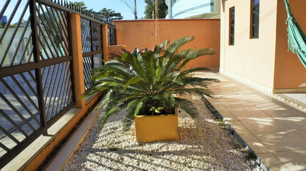 Casa 02 dorm na Rua Salmao