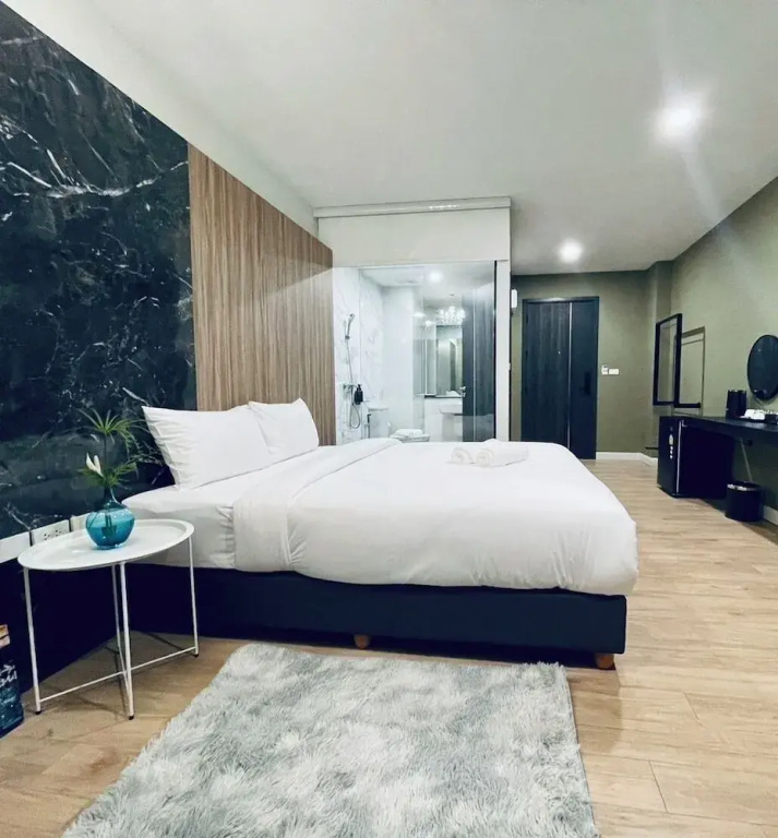 Superior Double room (full double bed)