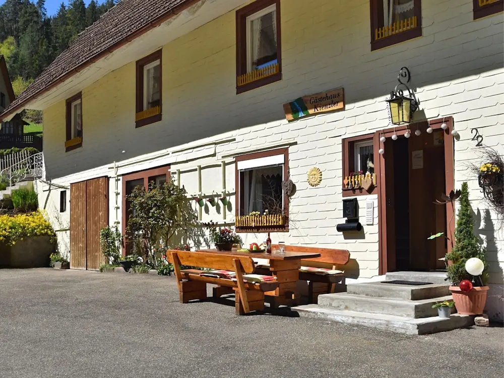 Country-Style Flat With Garden