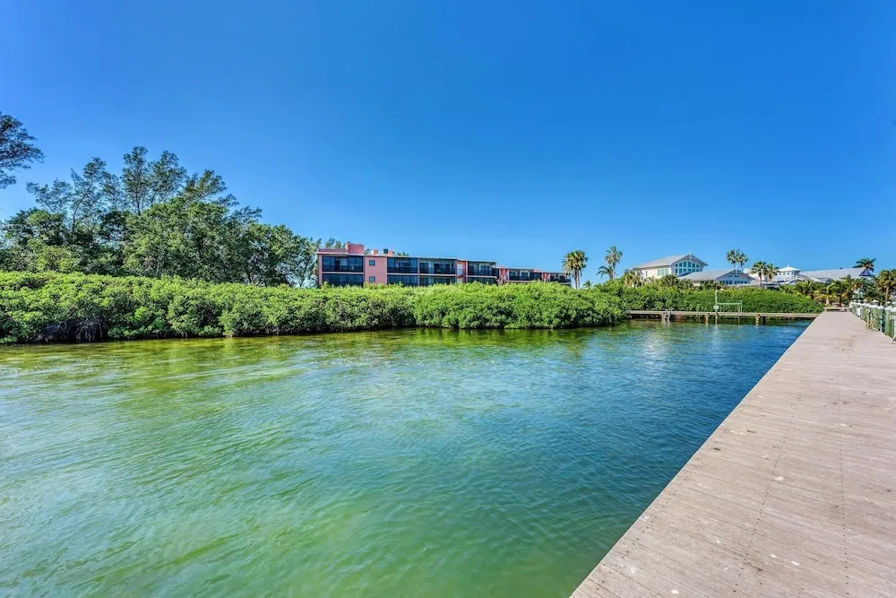 Coquina Tropics-3 Bedrooms- Bathroom-water Views From Every Room