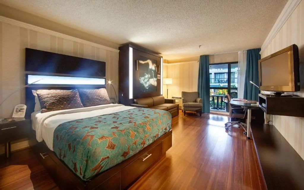 Standard Double room with balcony (full double bed)