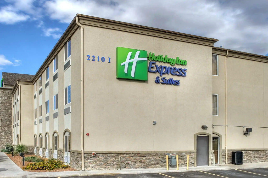Holiday Inn Express & Suites Carlsbad By Ihg