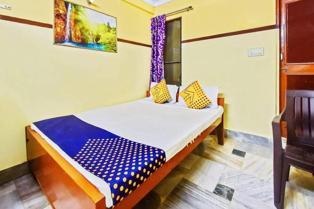 Hotel Plaza Lodge by OYO Rooms