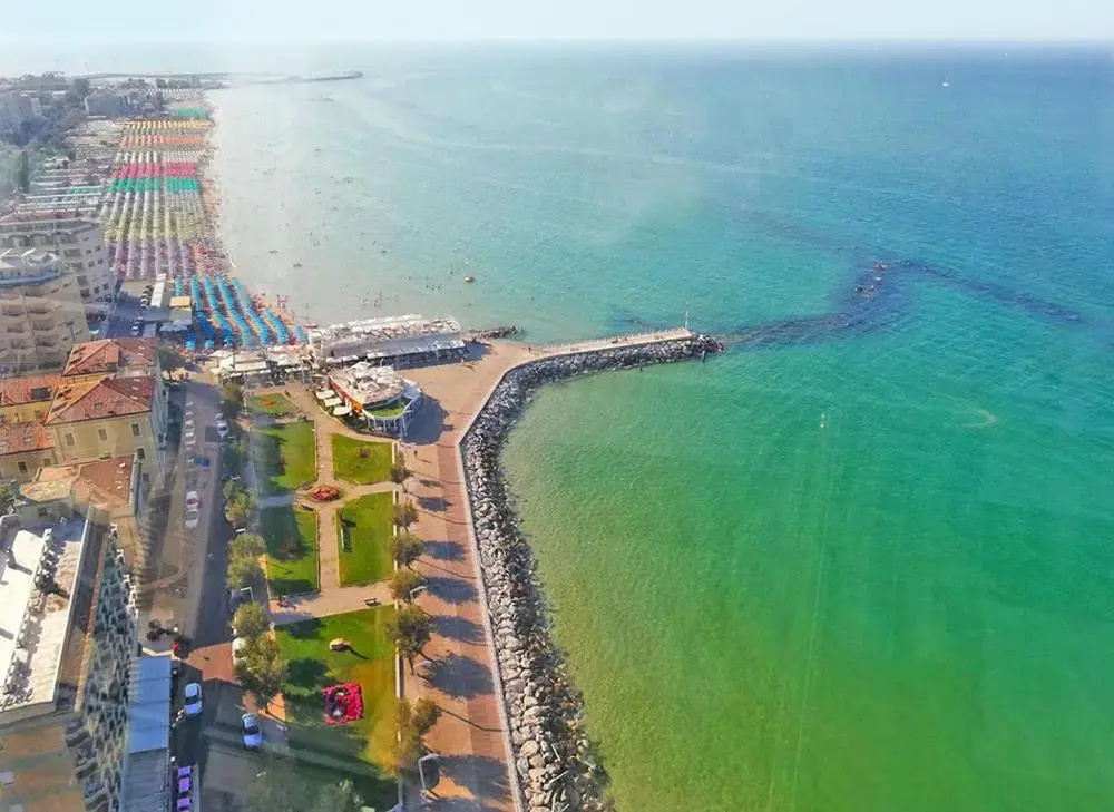 Delizioso appartamento in villa al mare