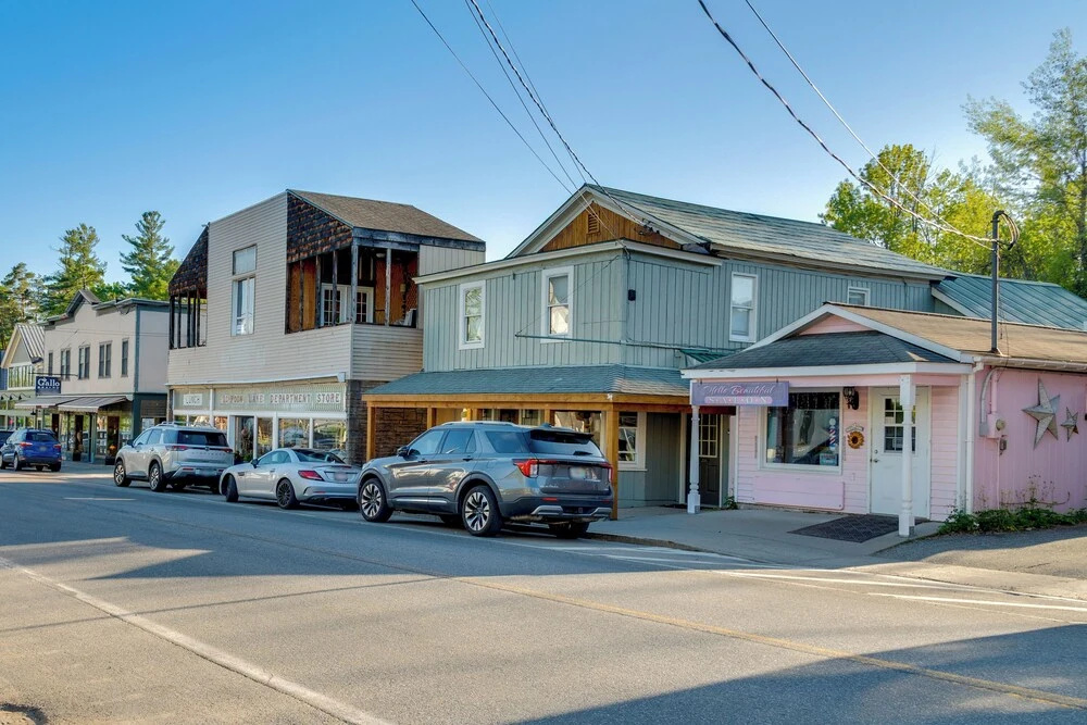 Close to Marina, Beach & Town! Schroon Lake Escape