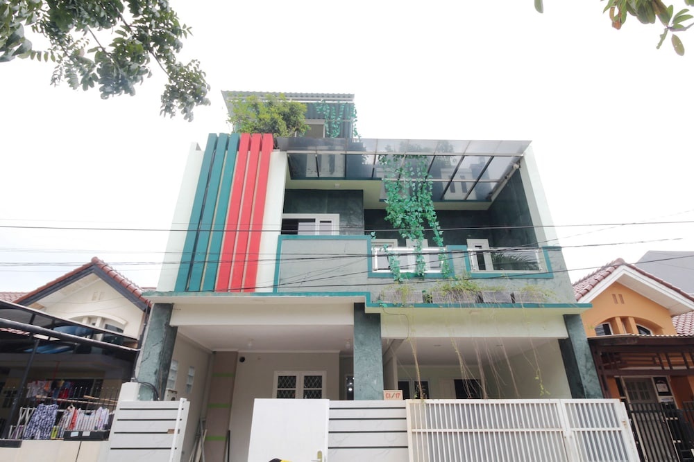 Airy Eco Syariah Bandara Soetta Taman Mahkota Tiga Tangerang