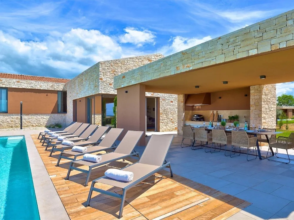 Enticing Holiday Home in Brtonigla with Hot Tub