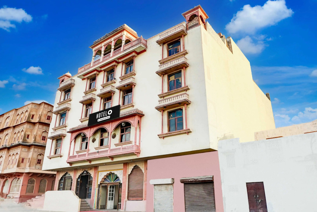 Townhouse Gangapole Amer Road