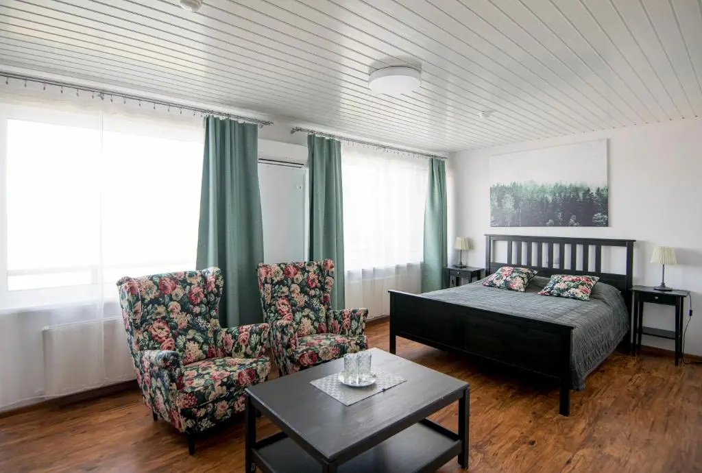 Standard Double room with lake view (full double bed)