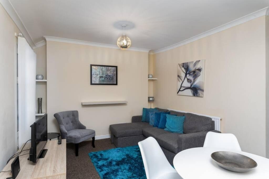 Cosy Stay Swansea - TV in every bedroom