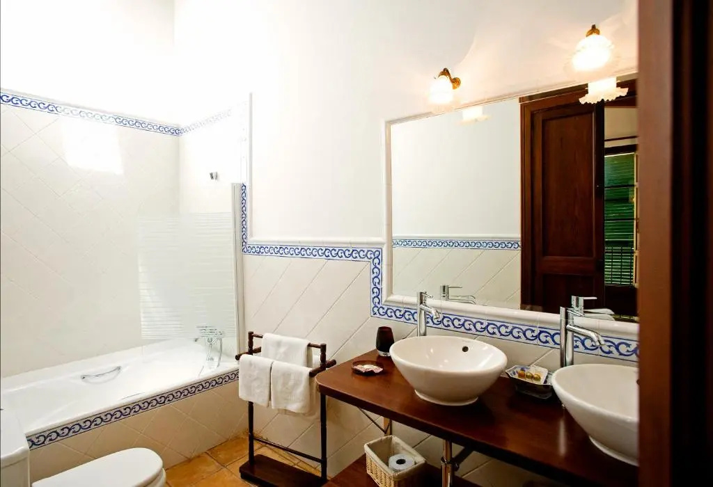 Superior Double room (full double bed)