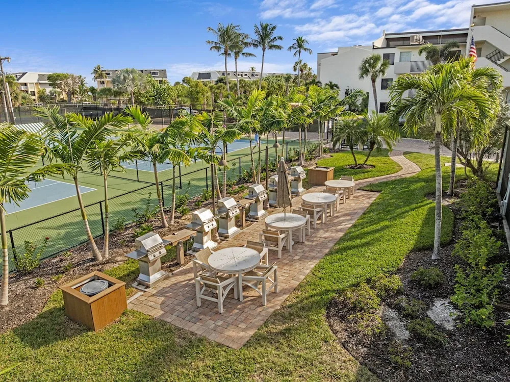 3rd-floor Corner Unit w Gulf Views Heated Pool
