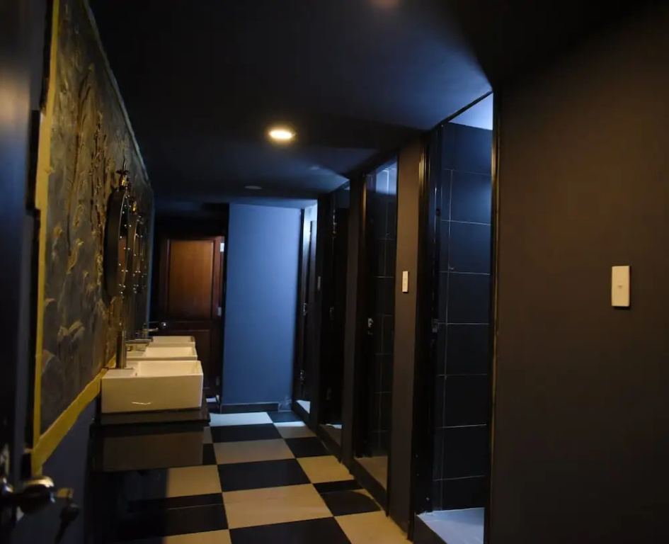 gallery_image_hidden_8
