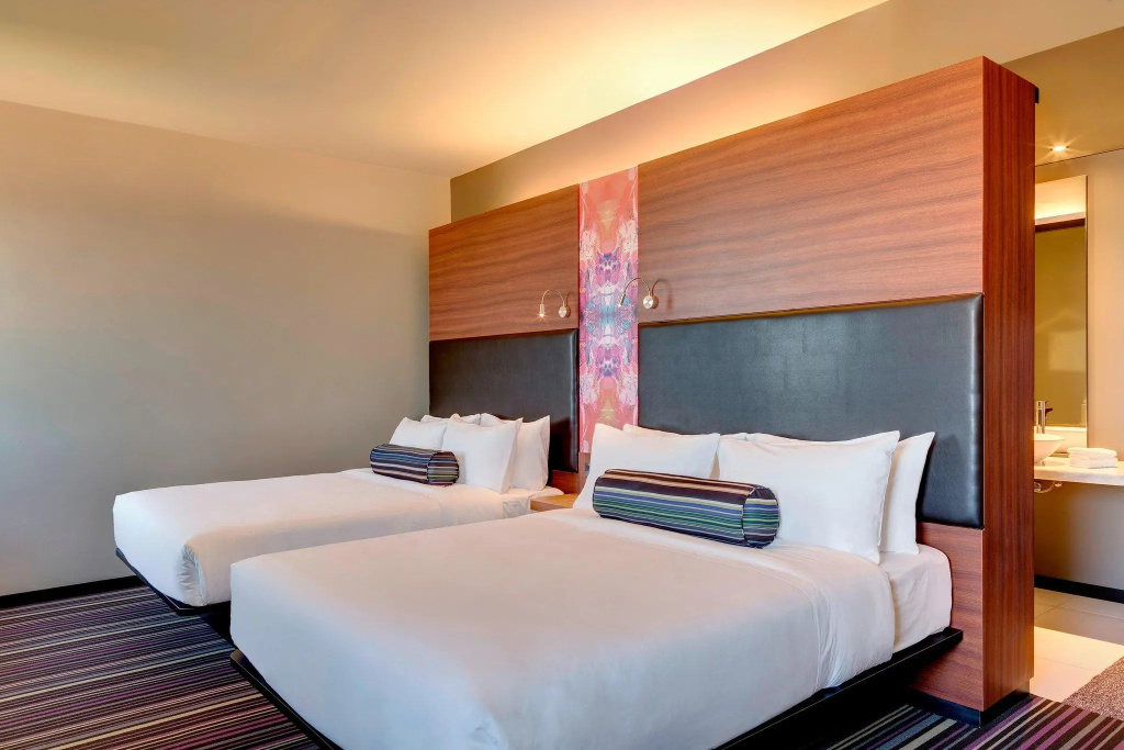 Standard Quadruple room with city view