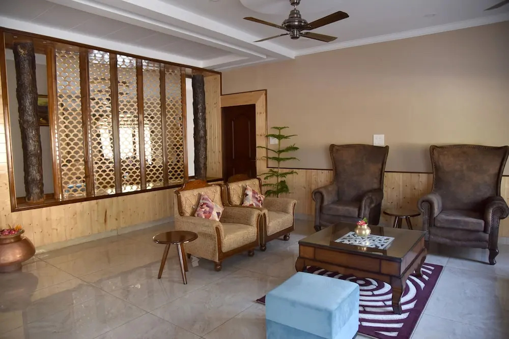 Lobby & Reception