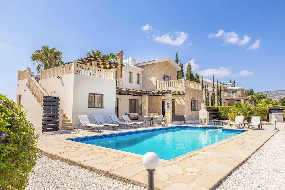 3 Bedrooms Villa