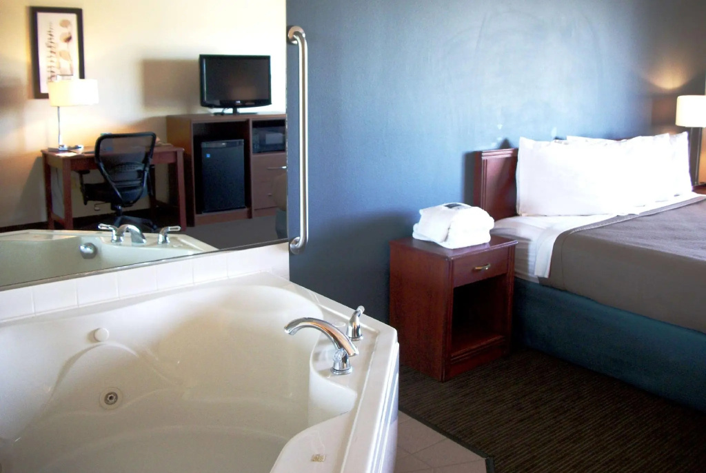 Superior Double Suite (full double bed)