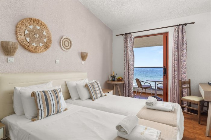 Classic Quadruple room with sea view