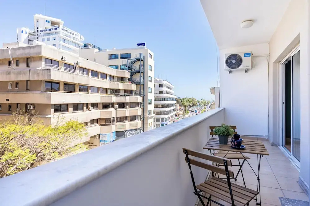 Oracle 2-BR Apt. & Balcony in Larnaca