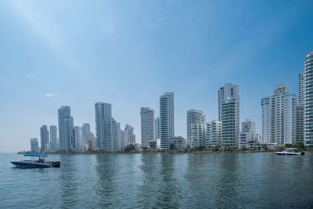 w Trendy 2BR in the Heart of Bocagrande