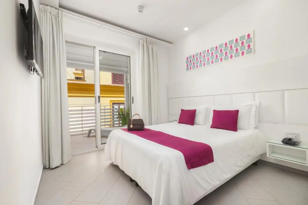 Deluxe Double room (full double bed)