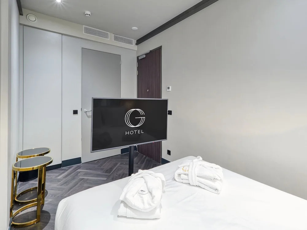 Small Patio View Double room (full double bed)