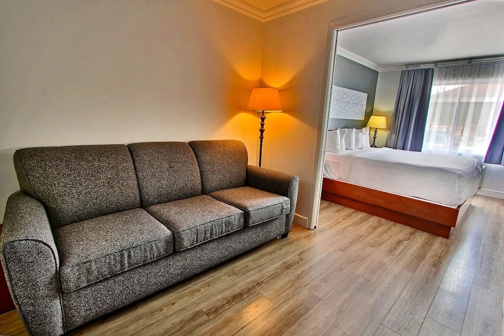 Double Junior Suite (full double bed)