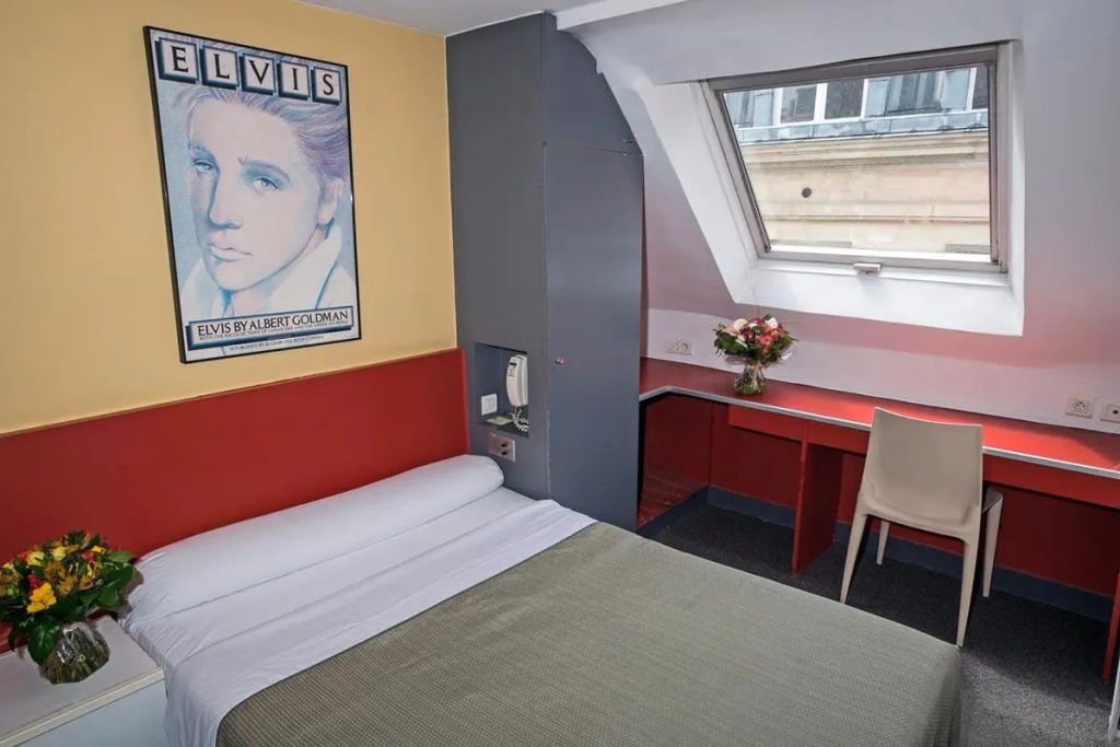 Standard Double room (full double bed)