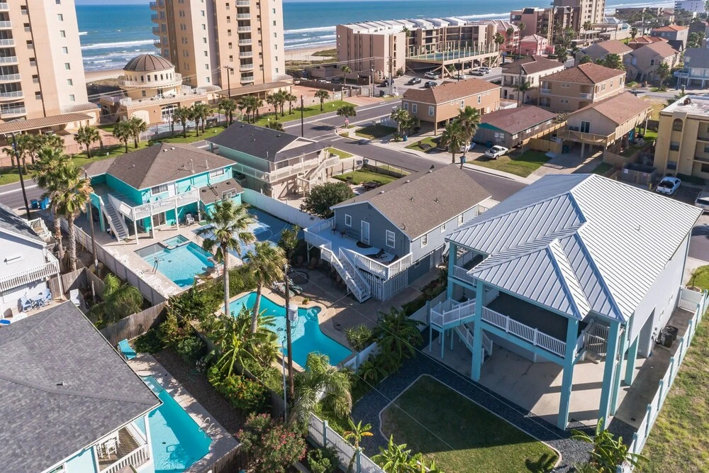 Gorgeous Beach House With Pool