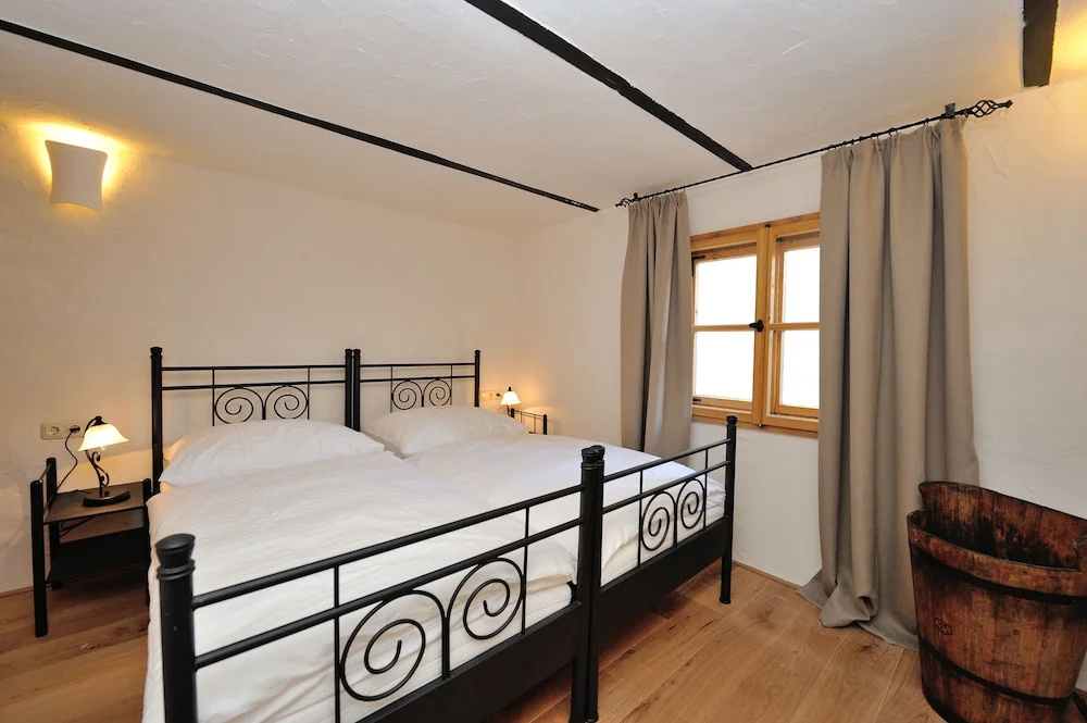 3 Bedrooms Apartment