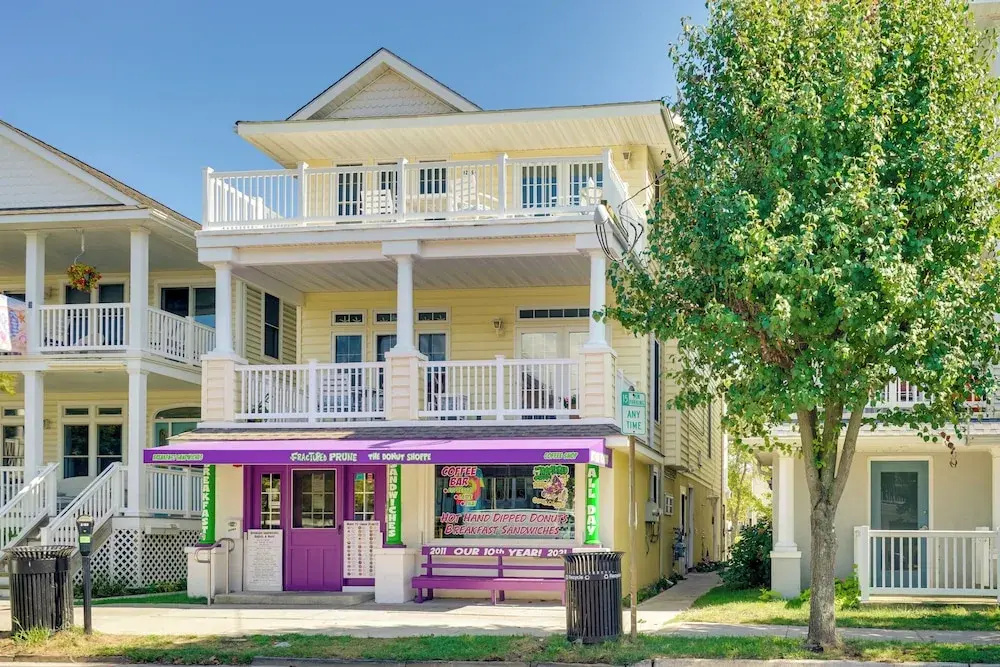 Sunny Ocean City Retreat ~ Qtr-mi to Beach!