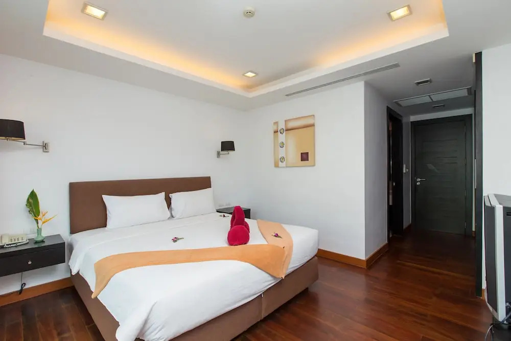 The Palms, Kamala Beach