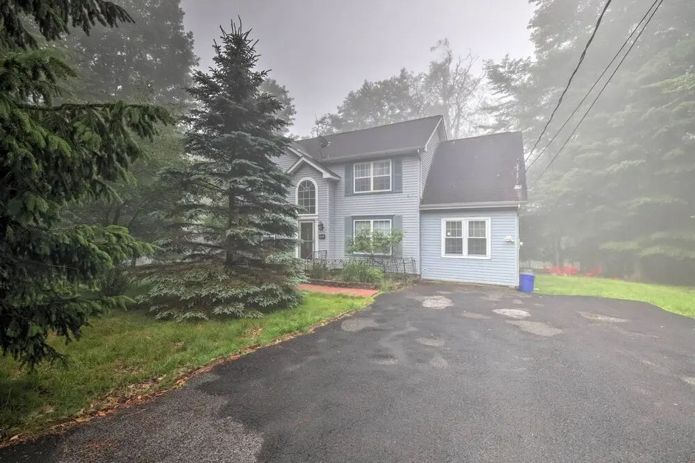 Lake Access & Fire Pit: Spacious Tobyhanna Home!