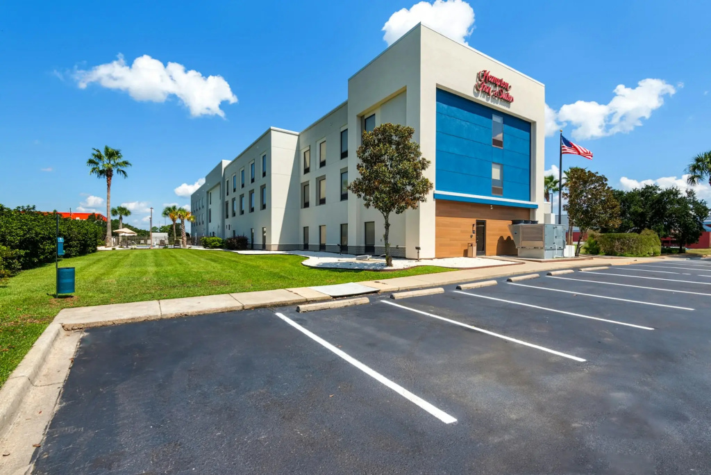 Hampton Inn & Suites Pensacola I-10 N at Univ. Town Plaza