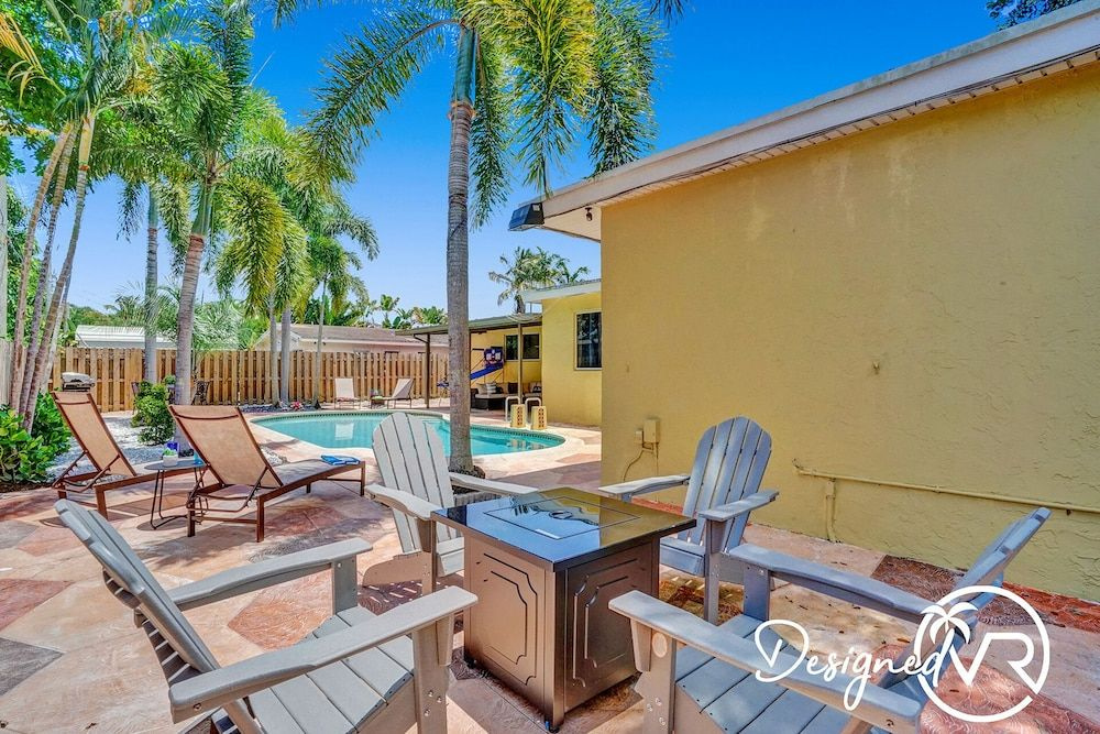 Beautiful 4 BR with Private Heated Pool