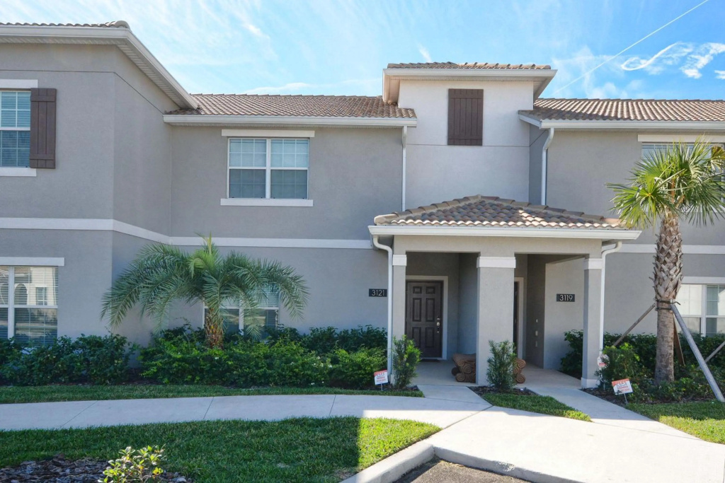 I - New 4 Bedroom Home - 5 Miles to Disney - Free Water Park - Private Pool