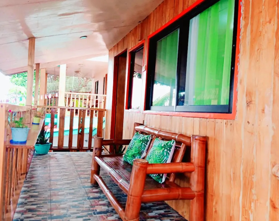 Family Cottage with balcony and with sea view