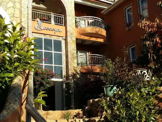 Yiren Waterfront Holiday Courtyard