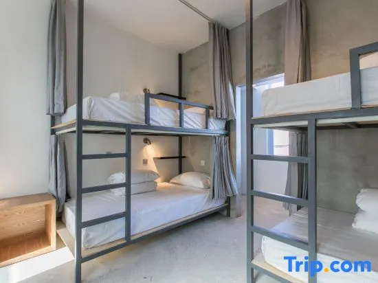 Standard Sextuple room
