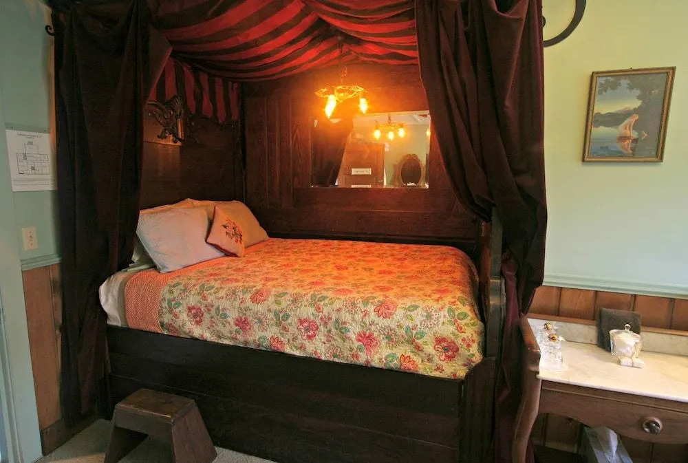 Kangaroo House B&B on Orcas Island — фото 6