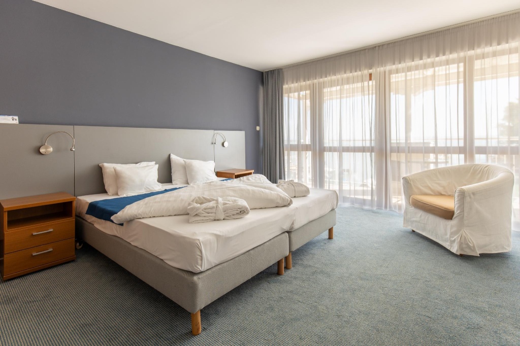 Classic Double room with balcony (full double bed)