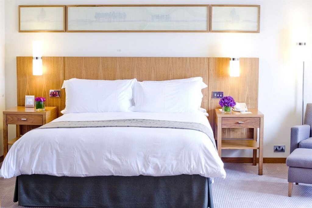 Canary Riverside Plaza Hotel - 10