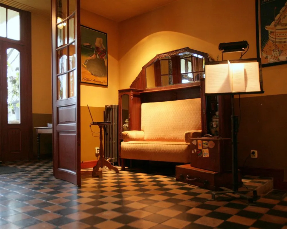 Lobby & Reception