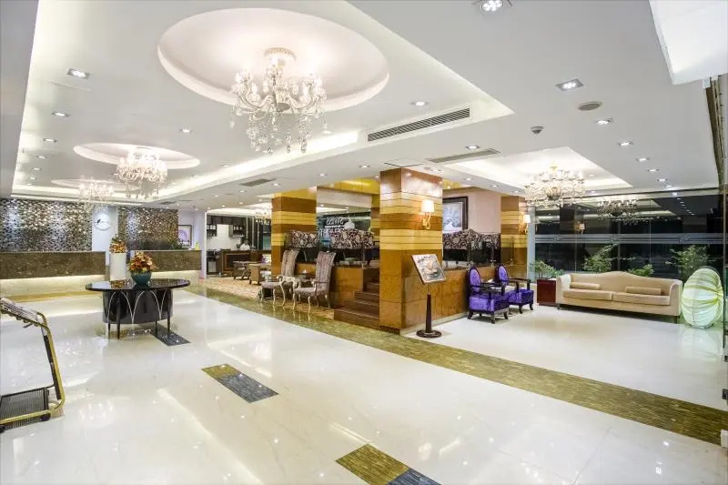 Royal Double Suite full double bed