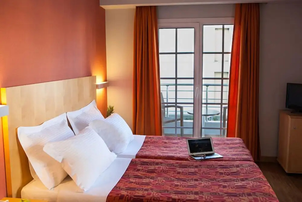 Standard Triple room with balcony
