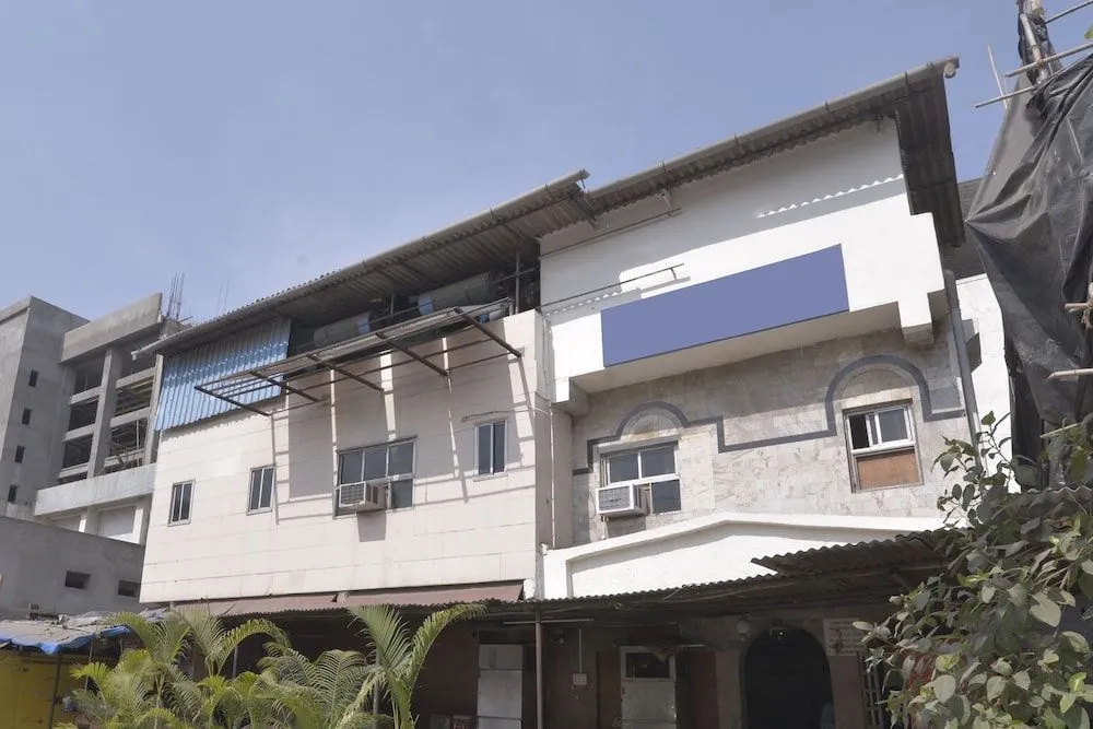 OYO 24337 Akshaya Lodging
