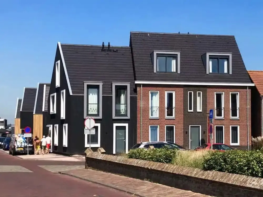 Beautiful Lodge Parallel to the Shopping Street