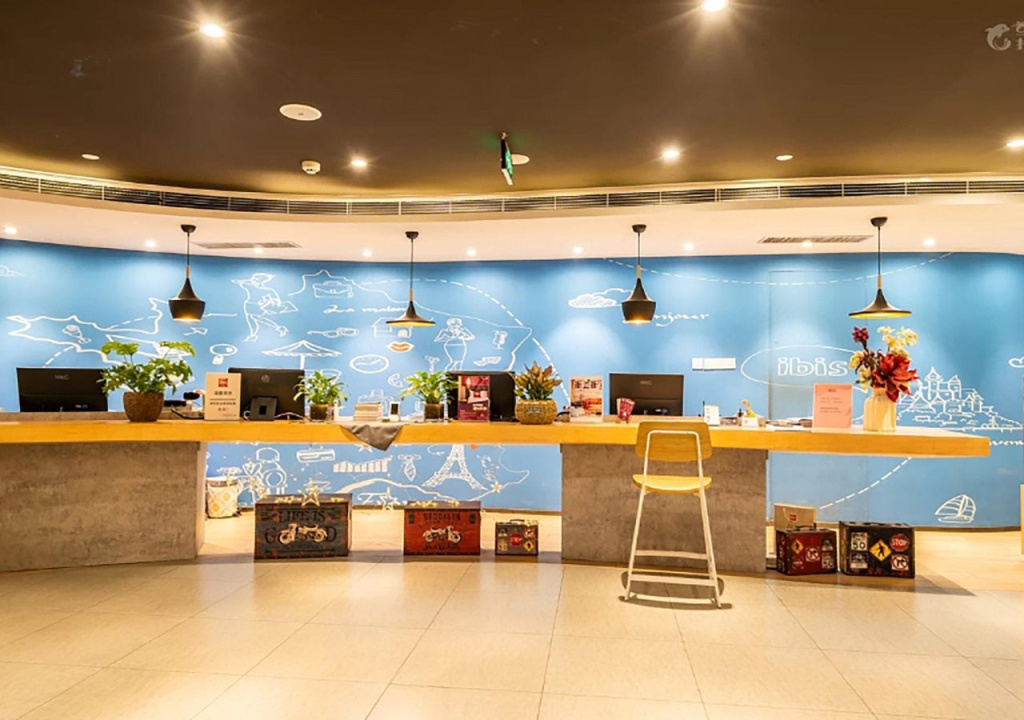 ibis Luoyang Baolong Square Hotel