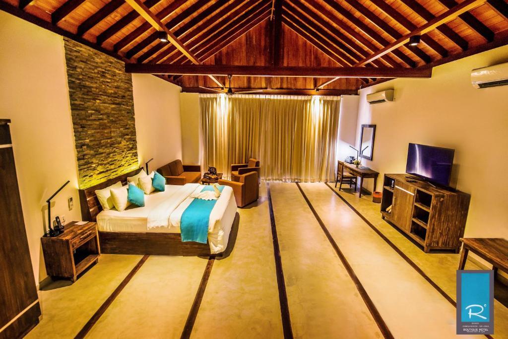 R Degree Hotel
